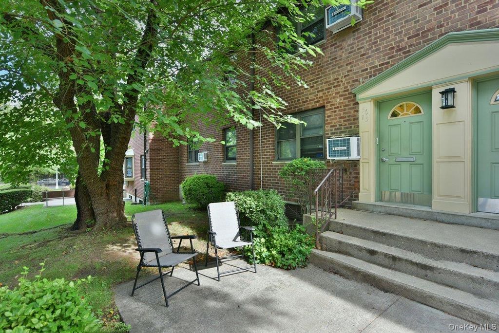 56-15 244 Street Upper, Douglaston, NY 11362 — photo 3