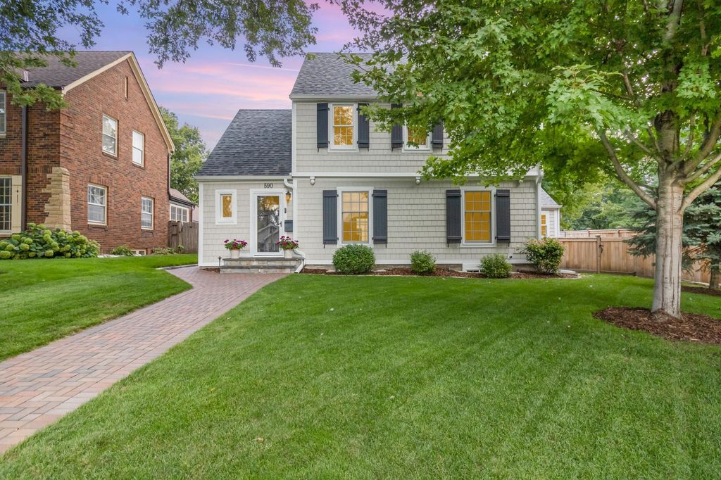 590 Fairview Avenue S, Saint Paul, MN 55116