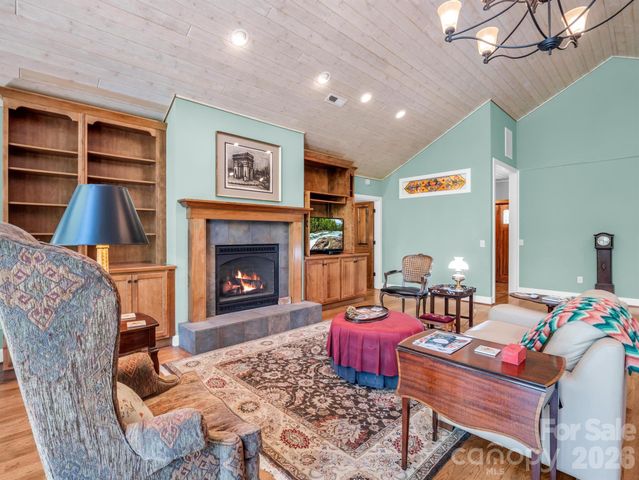 30 Laurel Branch Drive, Black Mountain, NC 28711