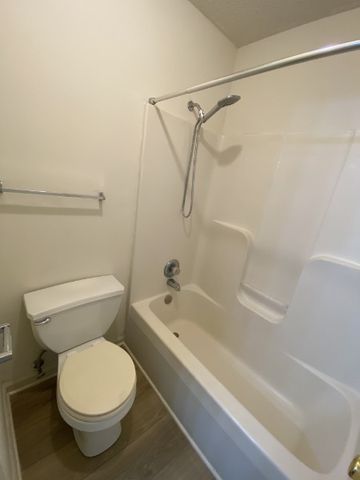 251 Tree Line Dr, Oak Grove, KY 42262