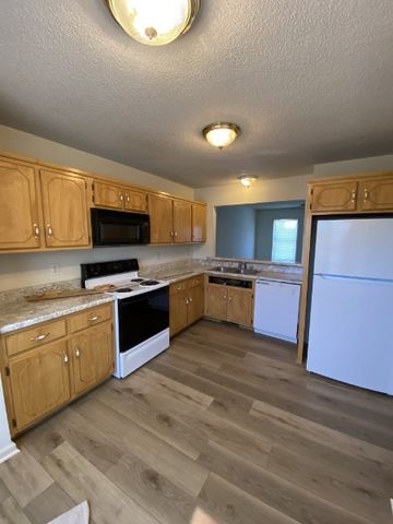251 Tree Line Dr, Oak Grove, KY 42262