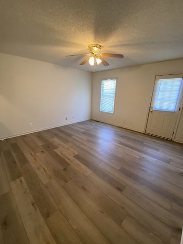 251 Tree Line Dr, Oak Grove, KY 42262