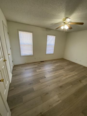 251 Tree Line Dr, Oak Grove, KY 42262