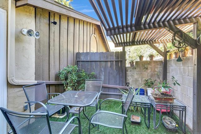 9908 Caminito Bolsa, San Diego, CA 92129