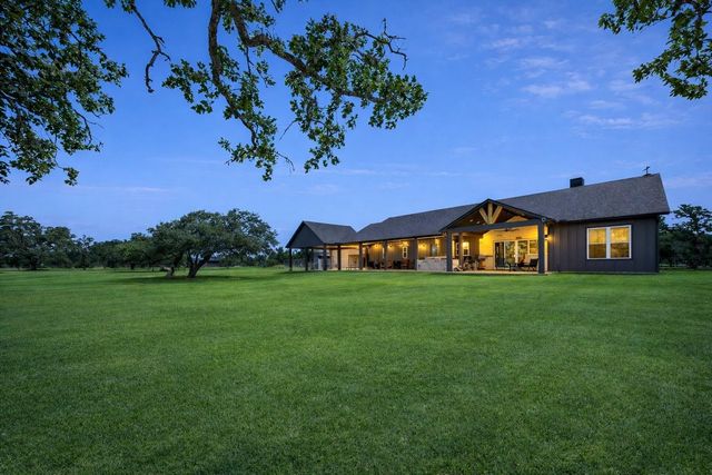 1507 Smith Rau Rd, Columbus, TX 78934