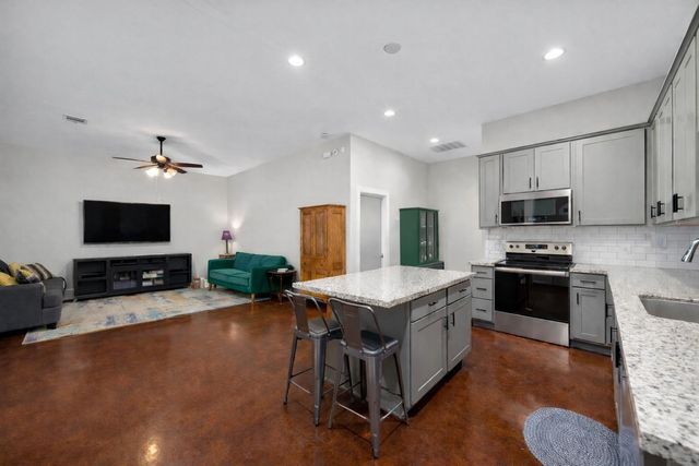 1507 Smith Rau Rd, Columbus, TX 78934