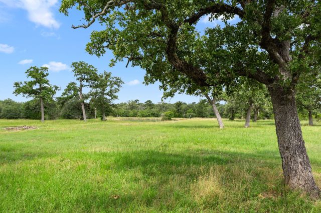 1507 Smith Rau Rd, Columbus, TX 78934