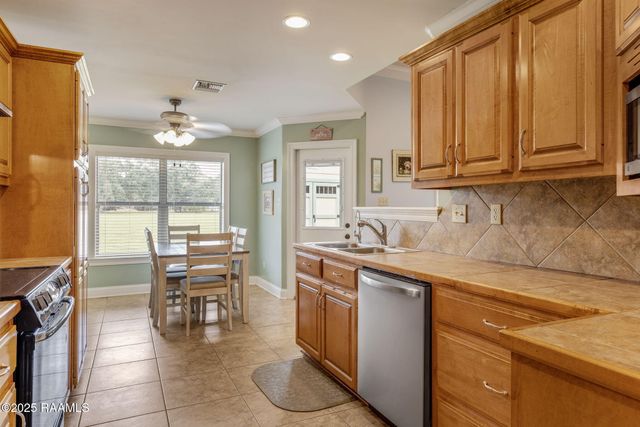 134 Rue Des Cannes, Maurice, LA 70555