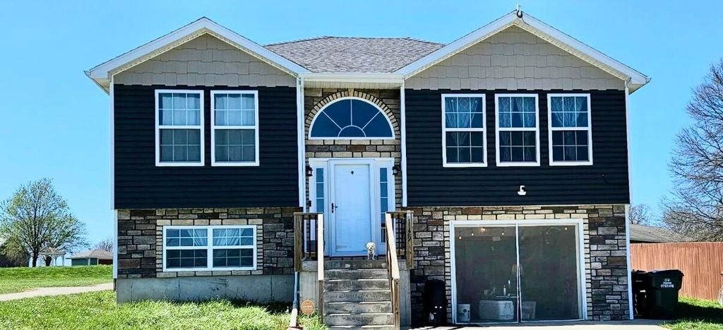 1129 S Ward Street, Stockton, MO 65785