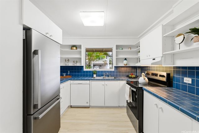 554 Ulukanu Street, Kailua, HI 96734