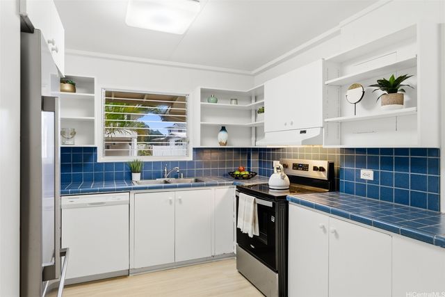 554 Ulukanu Street, Kailua, HI 96734