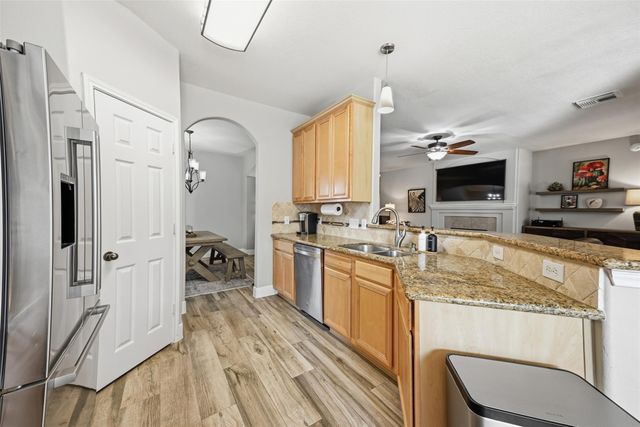 22943 Creekside Willow Drive, Tomball, TX 77375