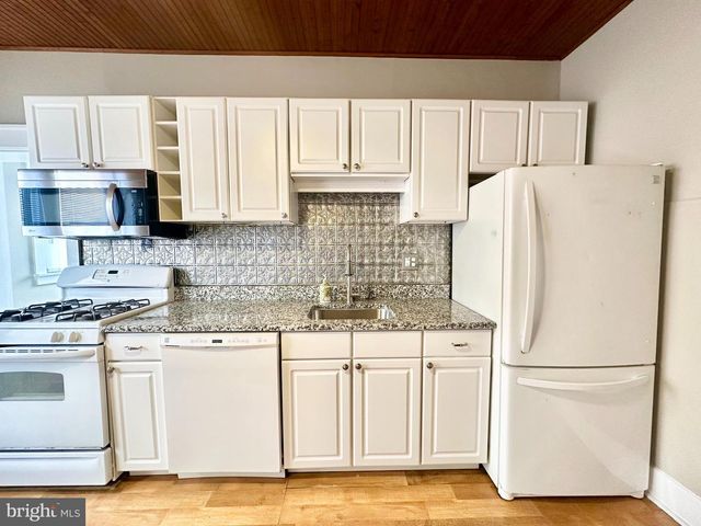 541 WALNUT LN, Philadelphia, PA 19128