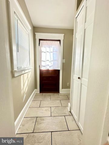 541 WALNUT LN, Philadelphia, PA 19128