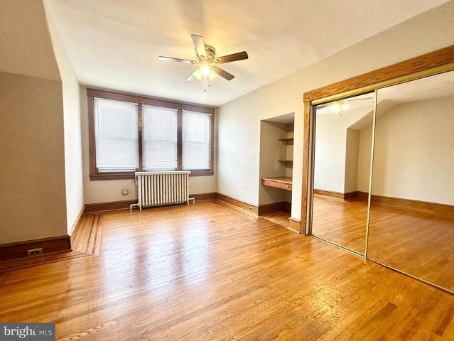 541 WALNUT LN, Philadelphia, PA 19128