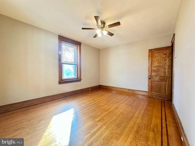 541 WALNUT LN, Philadelphia, PA 19128