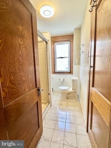 541 WALNUT LN, Philadelphia, PA 19128