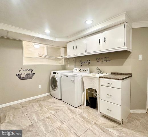 541 WALNUT LN, Philadelphia, PA 19128