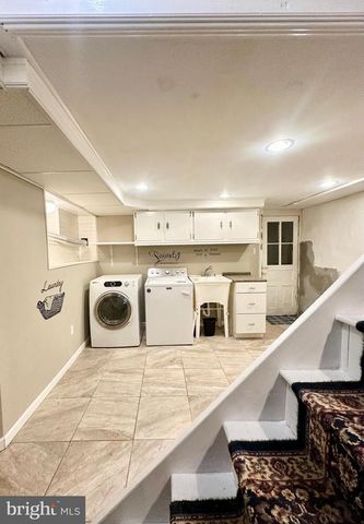 541 WALNUT LN, Philadelphia, PA 19128