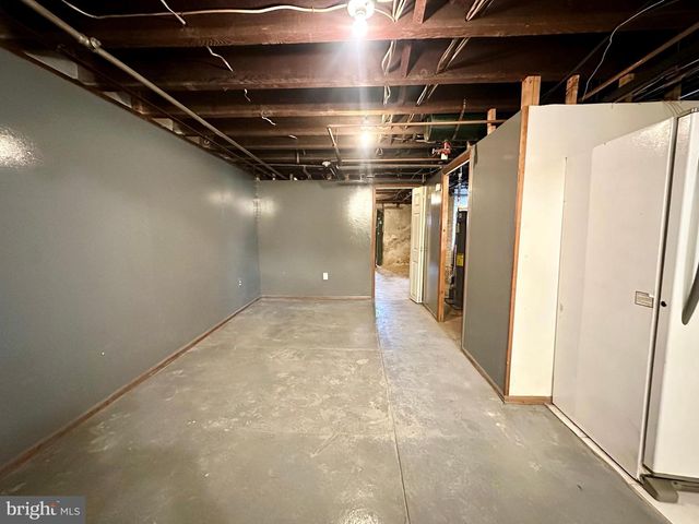 541 WALNUT LN, Philadelphia, PA 19128