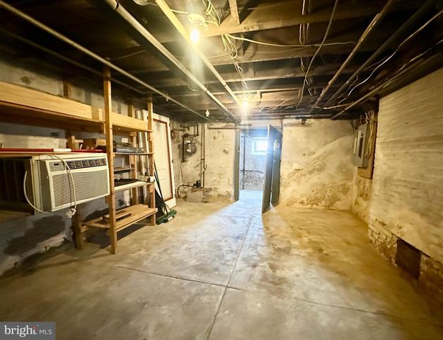 541 WALNUT LN, Philadelphia, PA 19128