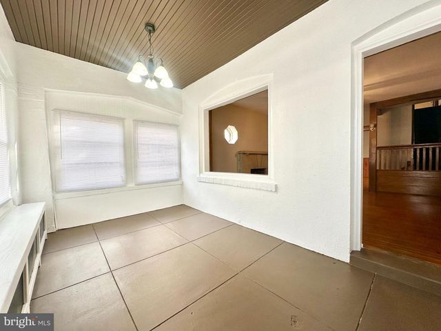 541 WALNUT LN, Philadelphia, PA 19128