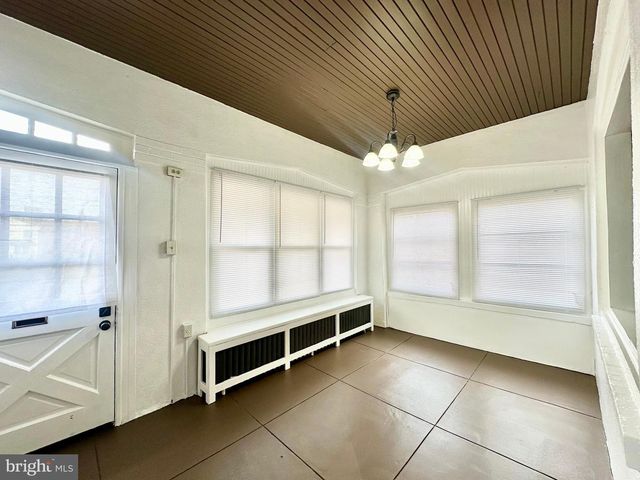 541 WALNUT LN, Philadelphia, PA 19128