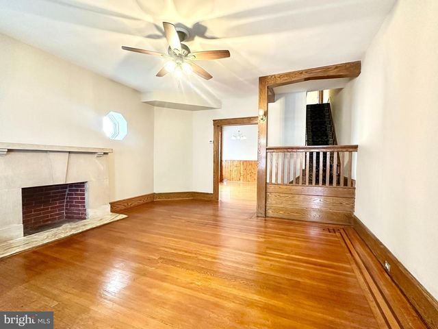 541 WALNUT LN, Philadelphia, PA 19128