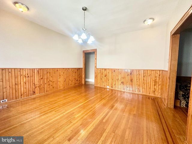 541 WALNUT LN, Philadelphia, PA 19128