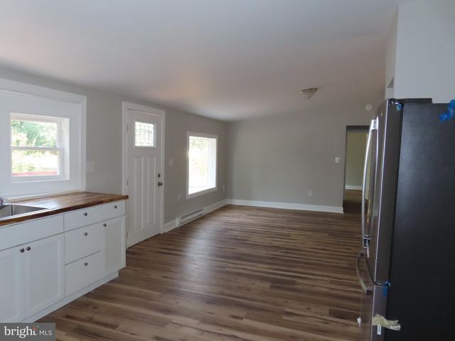 100 E HOLLY DR, Lincoln, DE 19960