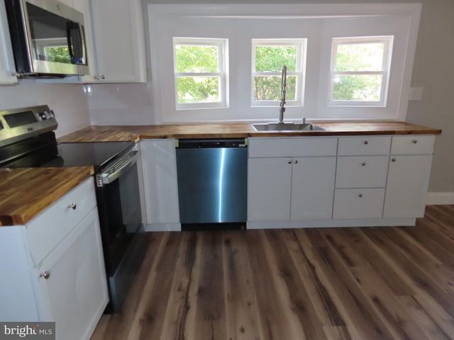 100 E HOLLY DR, Lincoln, DE 19960