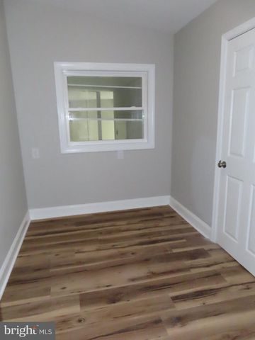 100 E HOLLY DR, Lincoln, DE 19960
