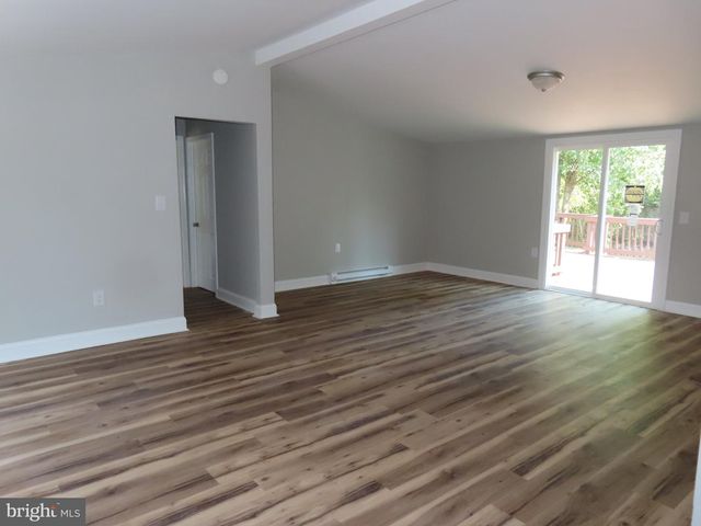 100 E HOLLY DR, Lincoln, DE 19960