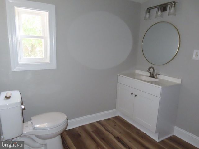 100 E HOLLY DR, Lincoln, DE 19960