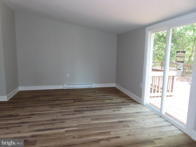 100 E HOLLY DR, Lincoln, DE 19960