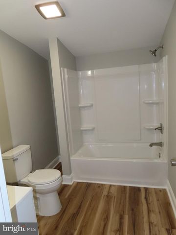 100 E HOLLY DR, Lincoln, DE 19960