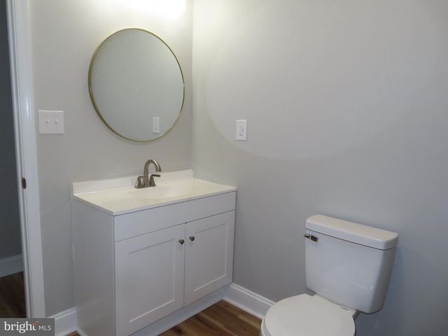 100 E HOLLY DR, Lincoln, DE 19960
