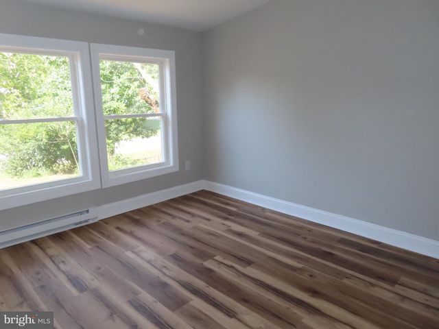 100 E HOLLY DR, Lincoln, DE 19960