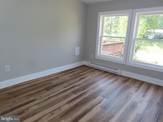 100 E HOLLY DR, Lincoln, DE 19960