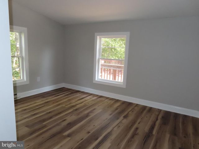 100 E HOLLY DR, Lincoln, DE 19960