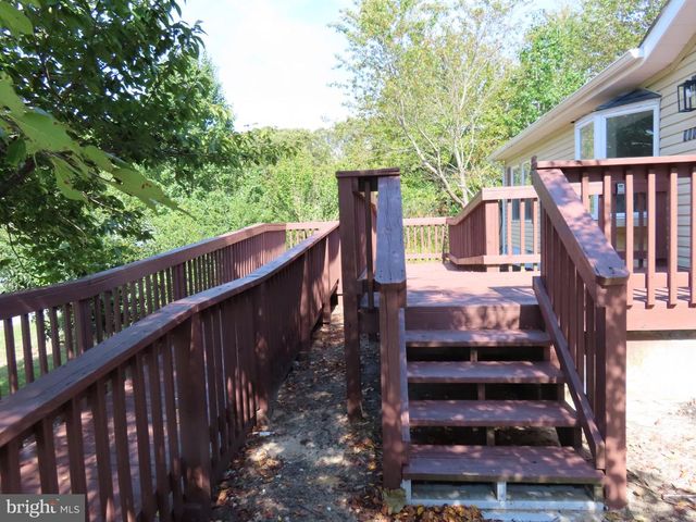 100 E HOLLY DR, Lincoln, DE 19960
