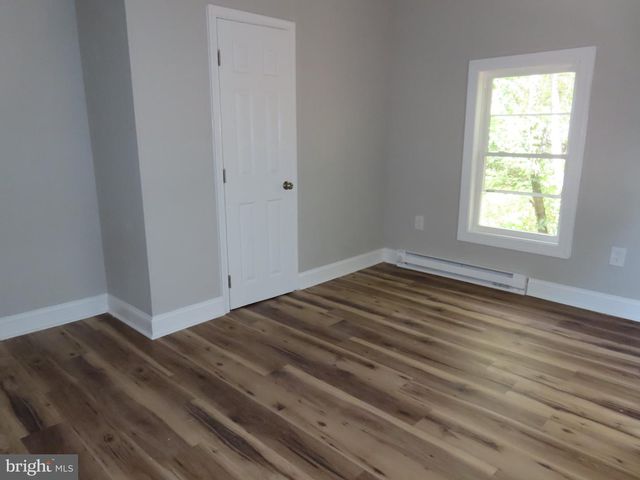 100 E HOLLY DR, Lincoln, DE 19960