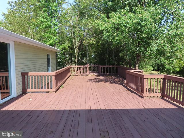 100 E HOLLY DR, Lincoln, DE 19960