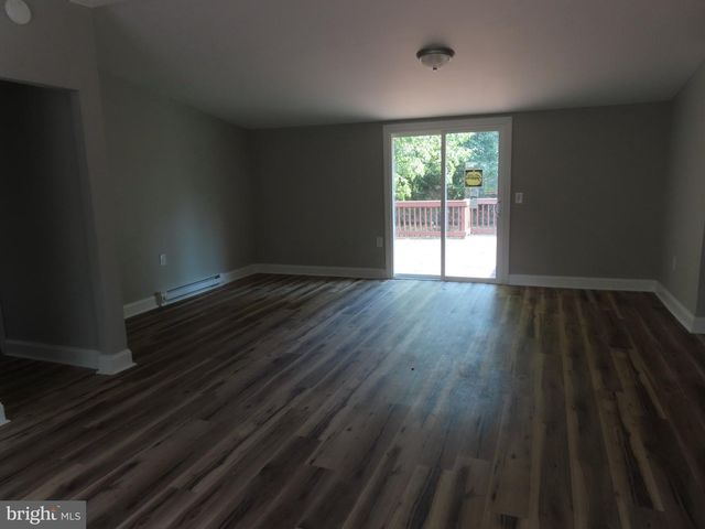 100 E HOLLY DR, Lincoln, DE 19960