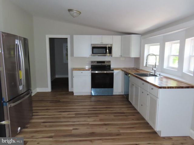 100 E HOLLY DR, Lincoln, DE 19960