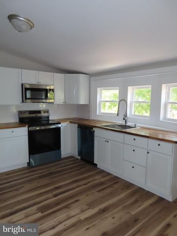 100 E HOLLY DR, Lincoln, DE 19960