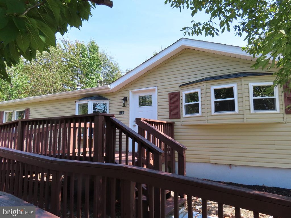 100 E HOLLY DR, Lincoln, DE 19960