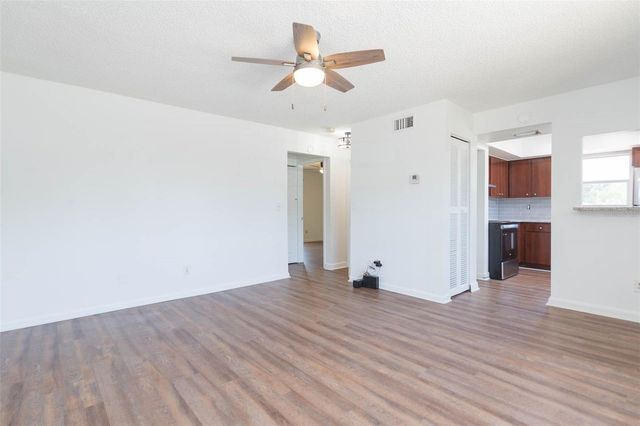 8510 N TAMPA STREET B, Tampa, FL 33604