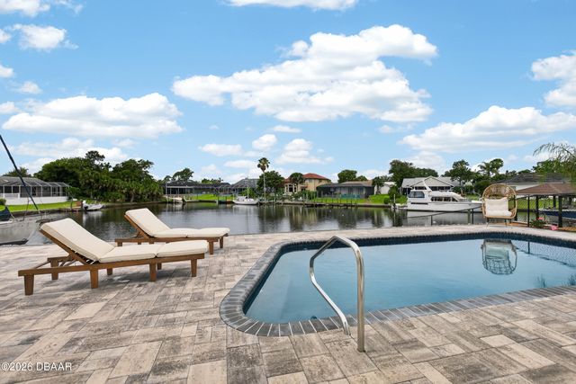 7 Chinook Court, Palm Coast, FL 32137