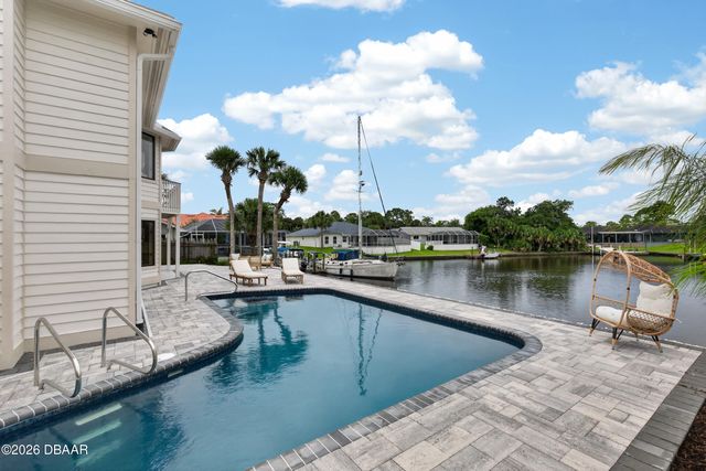 7 Chinook Court, Palm Coast, FL 32137